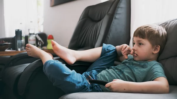 Μην νιώθεις ενοχές όταν το παιδί σου βαριέται, μάθε γιατί