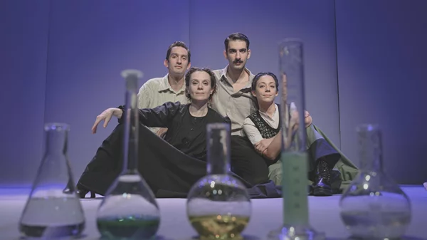 "Η απολογία της Μαρί Κιουρί": Γνωρίστε την νομπελίστα επιστήμονα που στάθηκε κόντρα στα κοινωνικά στερεότυπα