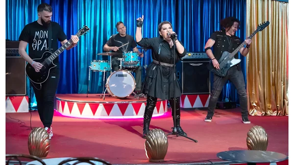 Η Γιώτα Νέγκα γίνεται γκοθ στα επόμενα "Νούμερα"