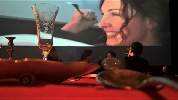 Η Έλλη Παπακωνσταντίνου φέρνει "Eros" εμπνευσμένο από το "Συμπόσιο" του Πλάτωνα στο Δημοτικό Θέατρο Πειραιά