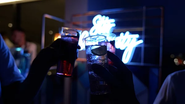 Το ανανεωμένο ΕΜΣΤ γιόρτασε τα εγκαίνια 5 νέων εκθέσεων με ένα μεγάλο πάρτι χωρίς προηγούμενο