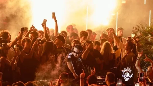 Στον Πύργο Πειραιά, για ένα ηλεκτρονικό mega πάρτι