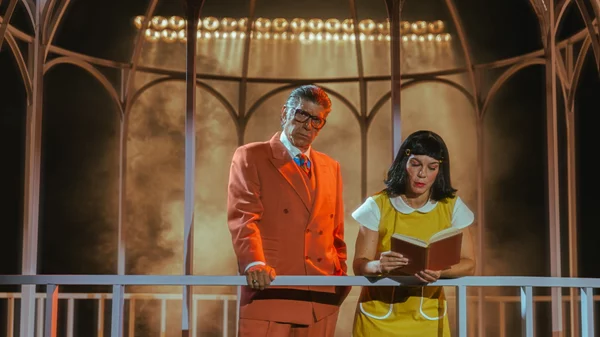 Εορταστικές θεατρικές στάσεις για όλα τα γούστα