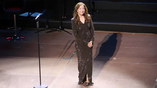 Βίκυ Λέανδρος: Η τελευταία υπόκλιση μιας παγκόσμιας ποπ σταρ