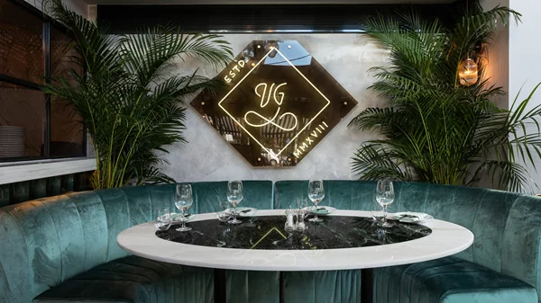 "Burger Joint" και "Gloria Gati" στρέφουν το ενδιαφέρον στην πλατεία Καρύτση