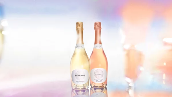 Η ΑΜΒΥΞ ενισχύει περαιτέρω το τμήμα Oenothèque προσθέτοντας στο χαρτοφυλάκιό της το premium μη αλκοολούχο γαλλικό αφρώδες κρασί French Bloom