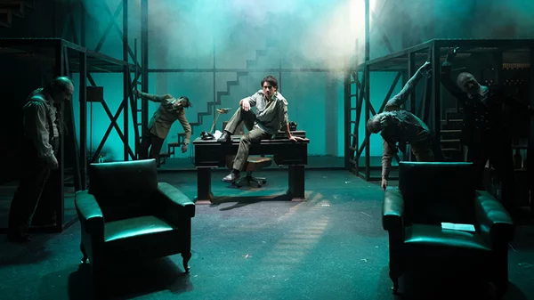 "Ο τυχαίος θάνατος ενός αναρχικού" βομβαρδίζει τον εφησυχασμό μας