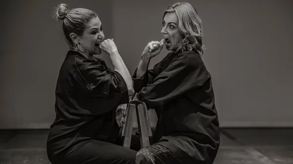 "Λες και ήταν χθες": Μια παράσταση αφιερωμένη στον Αλέκο Σακελλάριο στο Θέατρο Κολλεγίου Αθηνών