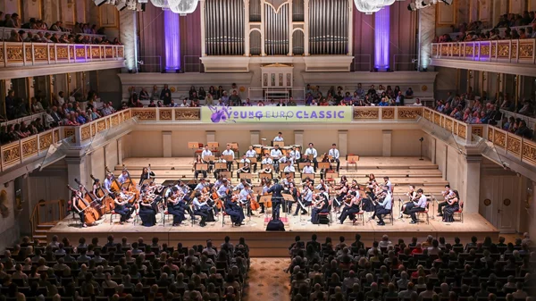 Ο Βασίλης Βαρβαρέσος και ο Διονύσης Γραμμένος συμπράττουν με την Ελληνική Συμφωνική Ορχήστρα Νέων