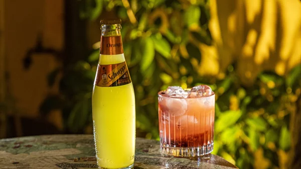 Πρεμιέρα για τα Schweppes Sunset Soirees στον κήπο του "Black Duck"