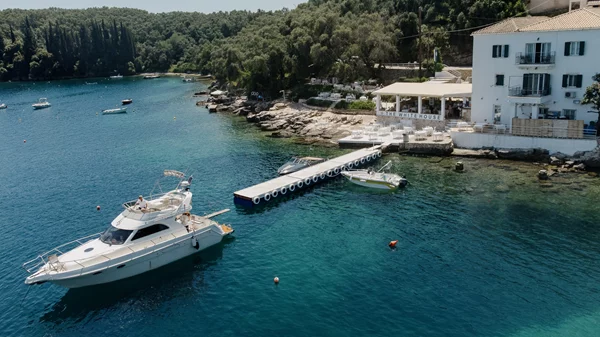 S. Pellegrino: Μας υποδέχεται στο "The White House Restaurant" στην Κέρκυρα