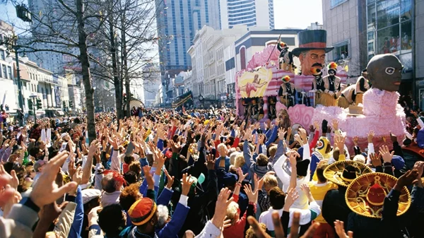 20 χρόνια μετά τον Τυφώνα Κατρίνα: Η Νέα Ορλεάνη γιορτάζει το Mardi Gras και την αναγέννησή της