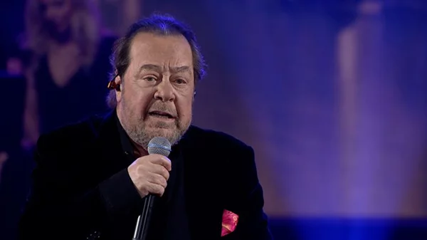 Ο Γιάννης Πάριος για δύο ακόμα παραστάσεις στο Θέατρο Άλσος