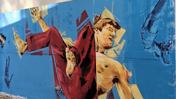 ArtWalk 7: Δεύτερη τοιχογραφία στην Πάτρα από τον Γιάννη Βαλυράκη