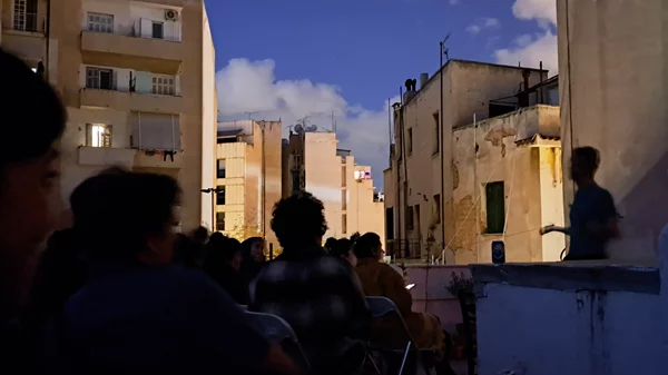 Nothing good lasts: Λέτε να νοσταλγούμε σε λίγα χρόνια τις… σκοτεινές όψεις της πόλης;