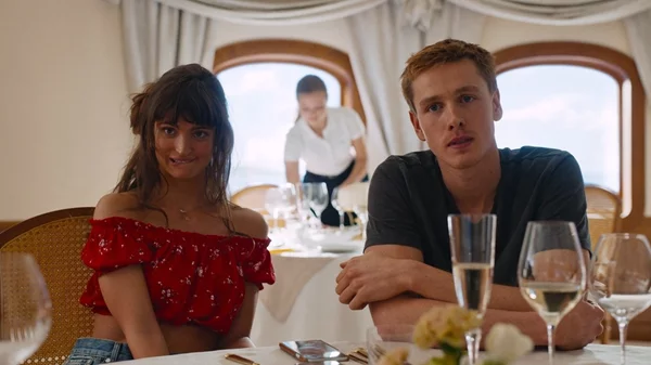 Απόψε (29/9) στην TV: Το βραβευμένο με Χρυσό Φοίνικα "Τρίγωνο της Θλίψης" στην ΕΡΤ3