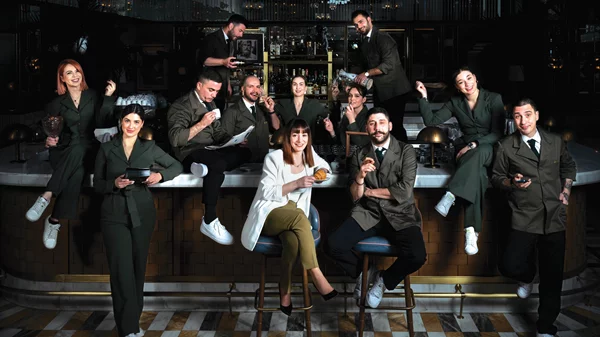 "Avra": Το destination bar του καλοκαιριού