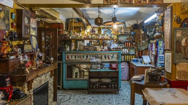 Ταβέρνες με ιστορία: Ο Τσομπανάκος στην Καισαριανή εξακολουθεί να σερβίρει άπαιχτο παϊδάκι