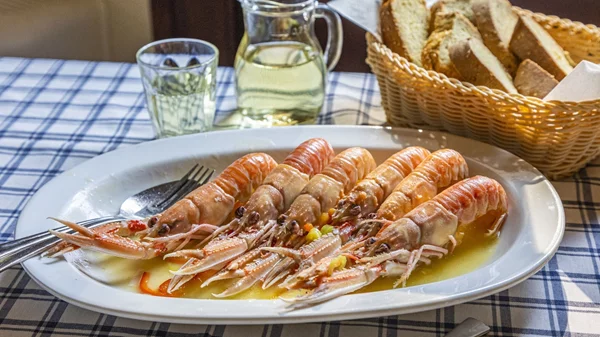 O "Κάβος 1964" στα Ίσθμια είναι η ψαροταβέρνα στα καλύτερά της