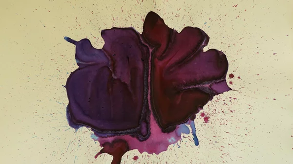 Η Αθηνά Ιωάννου συστήνει τους χρονικούς και τοπικούς συμβολισμούς του ρόδου στη Γκαλερί Batagianni