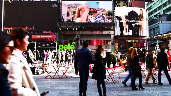 Η Αθήνα "ταξίδεψε" στην Times Square του Μανχάτταν και στο Μετρό του Λονδίνου