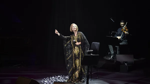 H Αλεξάνδρα Γκράβας διασκεύασε το τραγούδι του George Michael  "You have been Loved"