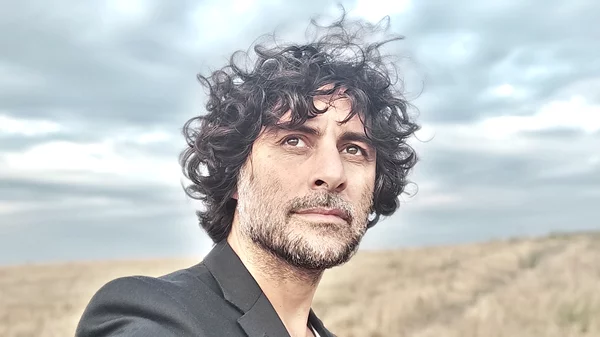 Ο Κώστας Γάκης γράφει για τον δικό του "Κατά Φαντασίαν Ασθενή"