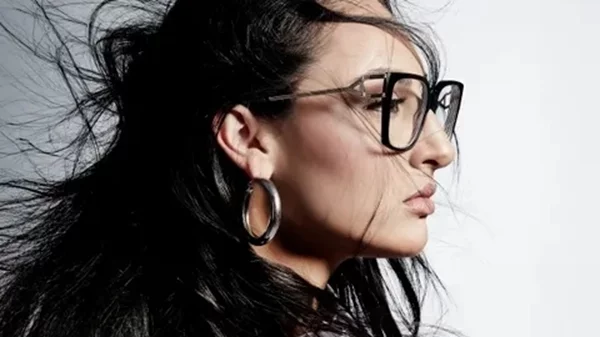 Ένα βίντεο με συμβολισμούς συνοδεύει το νέο τραγούδι "΄Άνεμος" που υπογράφει η  Klavdia