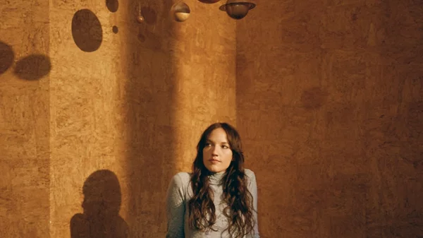 Jain: Ποια είναι η δημιουργός του εθιστικού ραδιοφωνικού hit της χρονιάς;