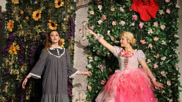 Η Παιδική σκηνή Γιούλης Ηλιοπούλου στηρίζει στο Χαμόγελο του Παιδιού