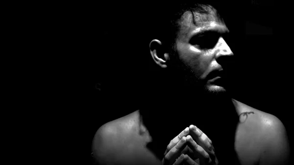 Ο Rous σε μια "συναυλία στο σκοτάδι"