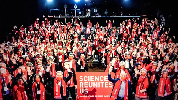 Ιδέες που "γκρεμίζουν τείχη" στον διαγωνισμό Falling Walls Lab