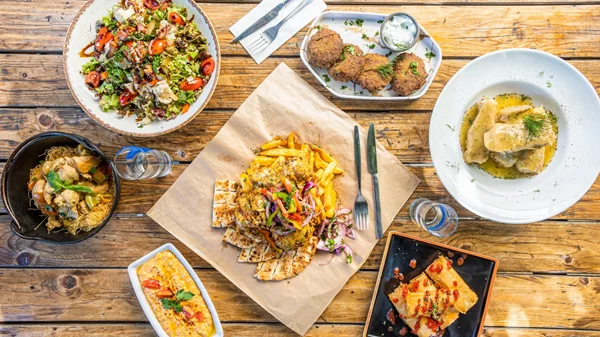 Αφιέρωμα ελληνική κουζίνα: το δικό μας soul food σε εστιατόρια και ταβέρνες για κάθε διάθεση