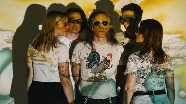 Σούπερ Στέρεο, είναι το αύριο όντως "κάθε φορά και πιο γαμάτο";