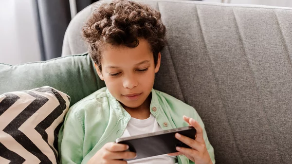 Γνωρίζεις τον κανόνα "3-6-9-12" για τα παιδιά και τις οθόνες;