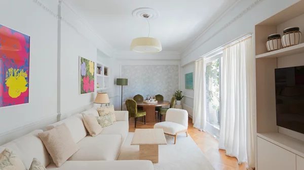 Πώς το Constantine Bouras Studio μεταμόρφωσε ένα διαμέρισμα στην καρδιά της Αθήνας;