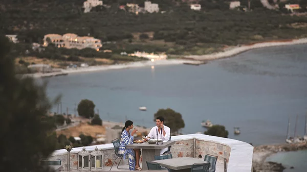 "Πέτρα & Φως": Καλοκαίρι 4 αστέρων με θέα τον επιβλητικό Ταΰγετο