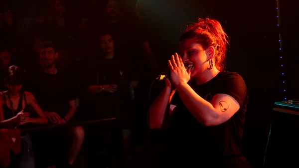 Χαρά: Χιπ χοπ χάρισμα, έκσταση, αλλά και πλαδαρότητα, στο χαλαρά γεμάτο "An Club"