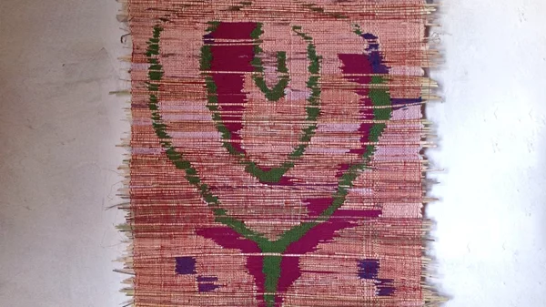 "Ταπισερί – Tapisserie": Δεκατρείς Έλληνες εικαστικοί παρουσιάζουν τη διαδικασία και το αναπάντεχο αποτέλεσμα της ύφανσης