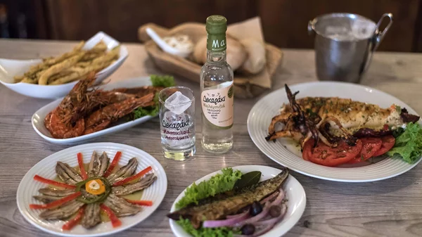 Το τσίπουρο αγαπάει το Πάσχα