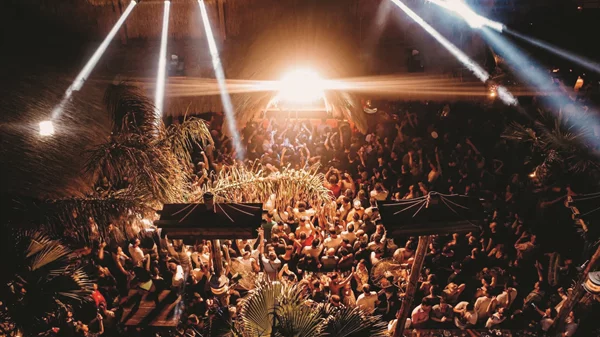 Nick Warren και Trym δίνουν ραντεβού στο Bolivar