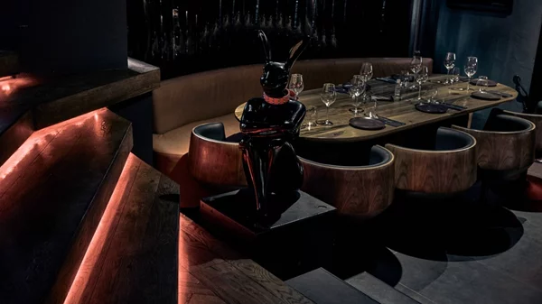 "Dry & Raw Kolonaki": Beats, ατμόσφαιρα και ελληνικό wagyu στο Κέντρο