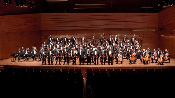 100 Τσιγγάνικα  βιολιά στο "Christmas Theater"