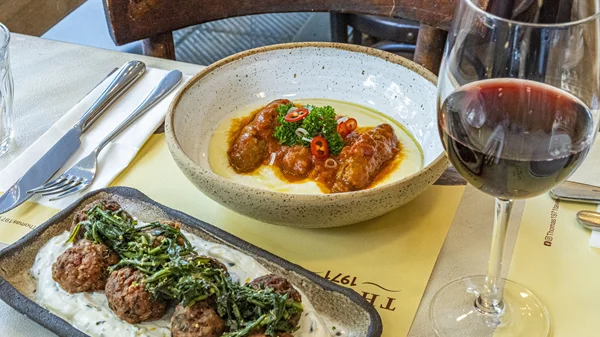 "Thomas 1971 Tavern"