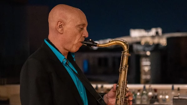 Jazz με θέα την στολισμένη Αθήνα