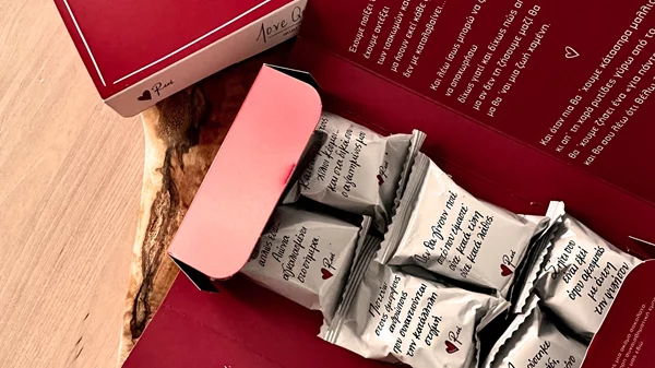 Ρενέ: Το μόνο Love Brand | Το νέο talk of the town είναι ρομαντικό και χειρόγραφο