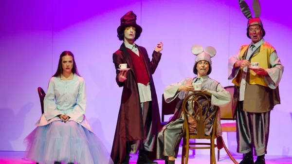 Γιορτάζουμε τις Απόκριες με την "Αλίκη στη Χώρα των θαυμάτων" και μια ειδική προσφορά