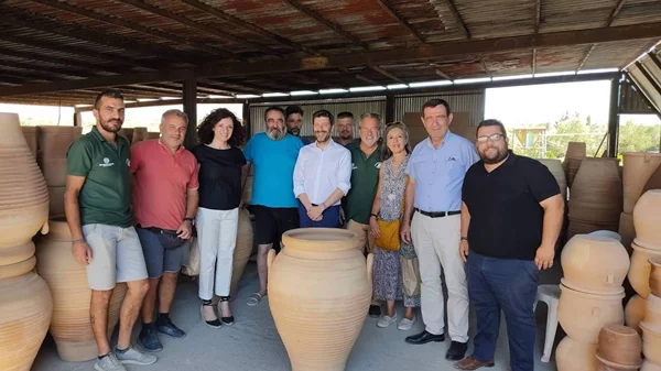 Η κρητική χειροτεχνία στο επίκεντρο της επίσκεψης του Νικόλα Γιατρομανωλάκη στην Κρήτη