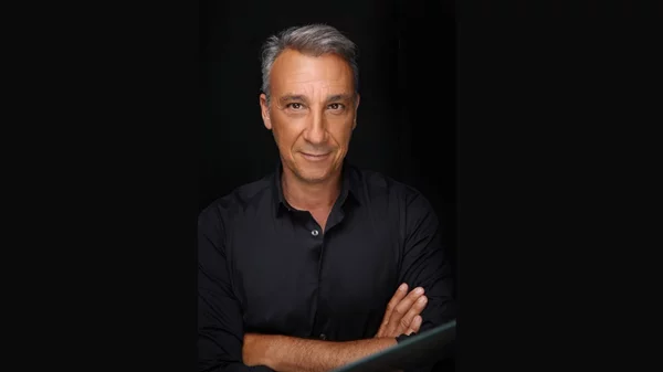 Ο Μίνως Μάτσας... "Aπό Κοντά"