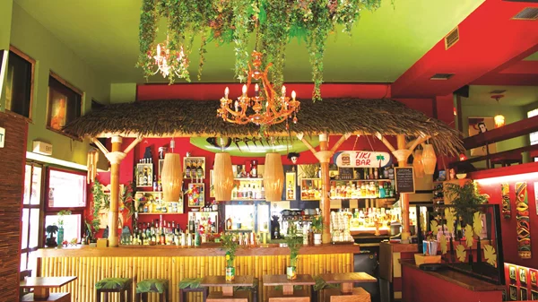 "Tiki Bar Athens": Στην τροπική πλευρά του αθηναϊκού downtown